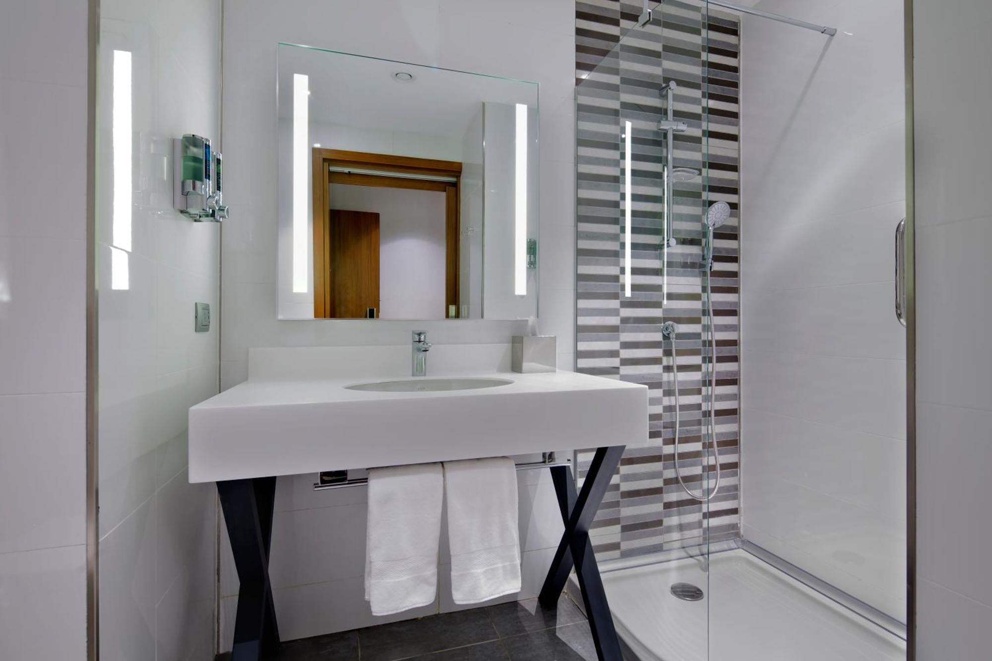Отель Hampton By Hilton Kocaeli Symbol Экстерьер фото