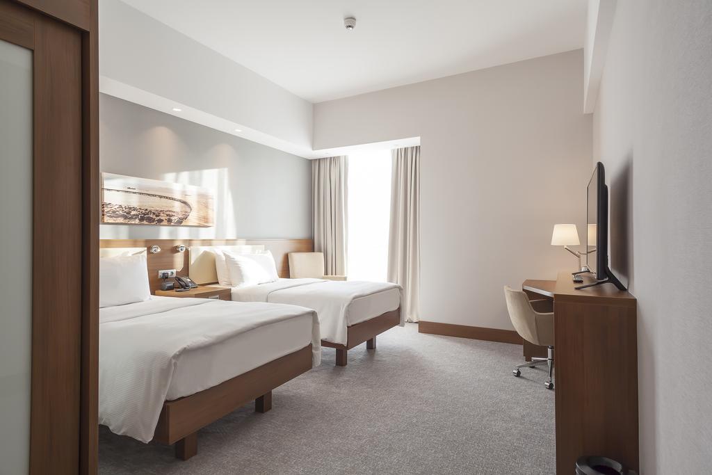 Отель Hampton By Hilton Kocaeli Symbol Номер фото
