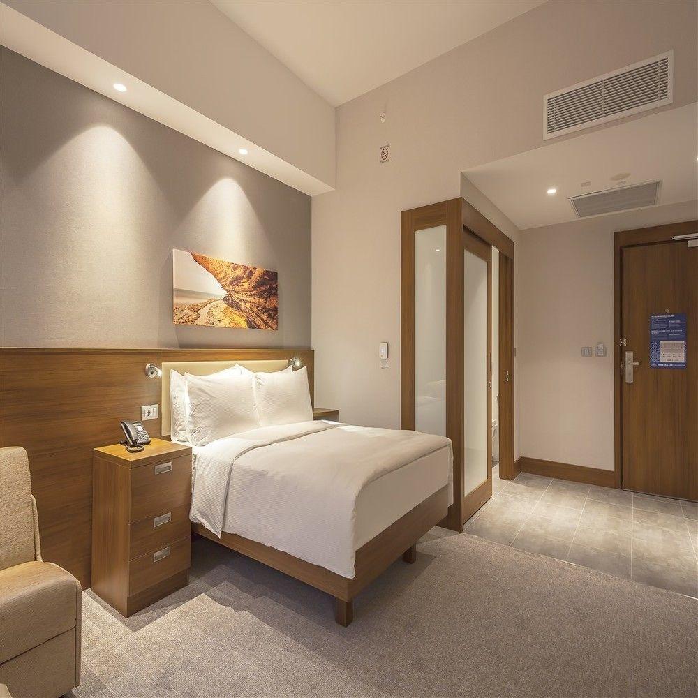 Отель Hampton By Hilton Kocaeli Symbol Экстерьер фото