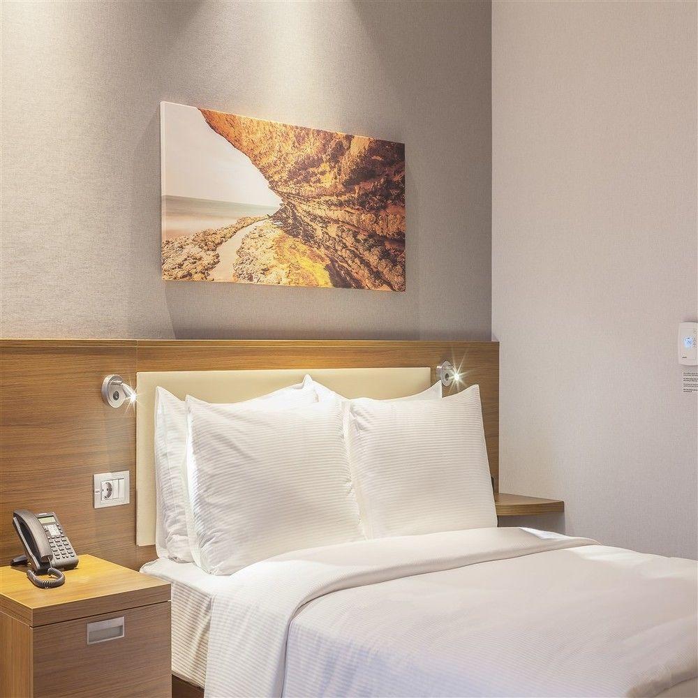 Отель Hampton By Hilton Kocaeli Symbol Экстерьер фото