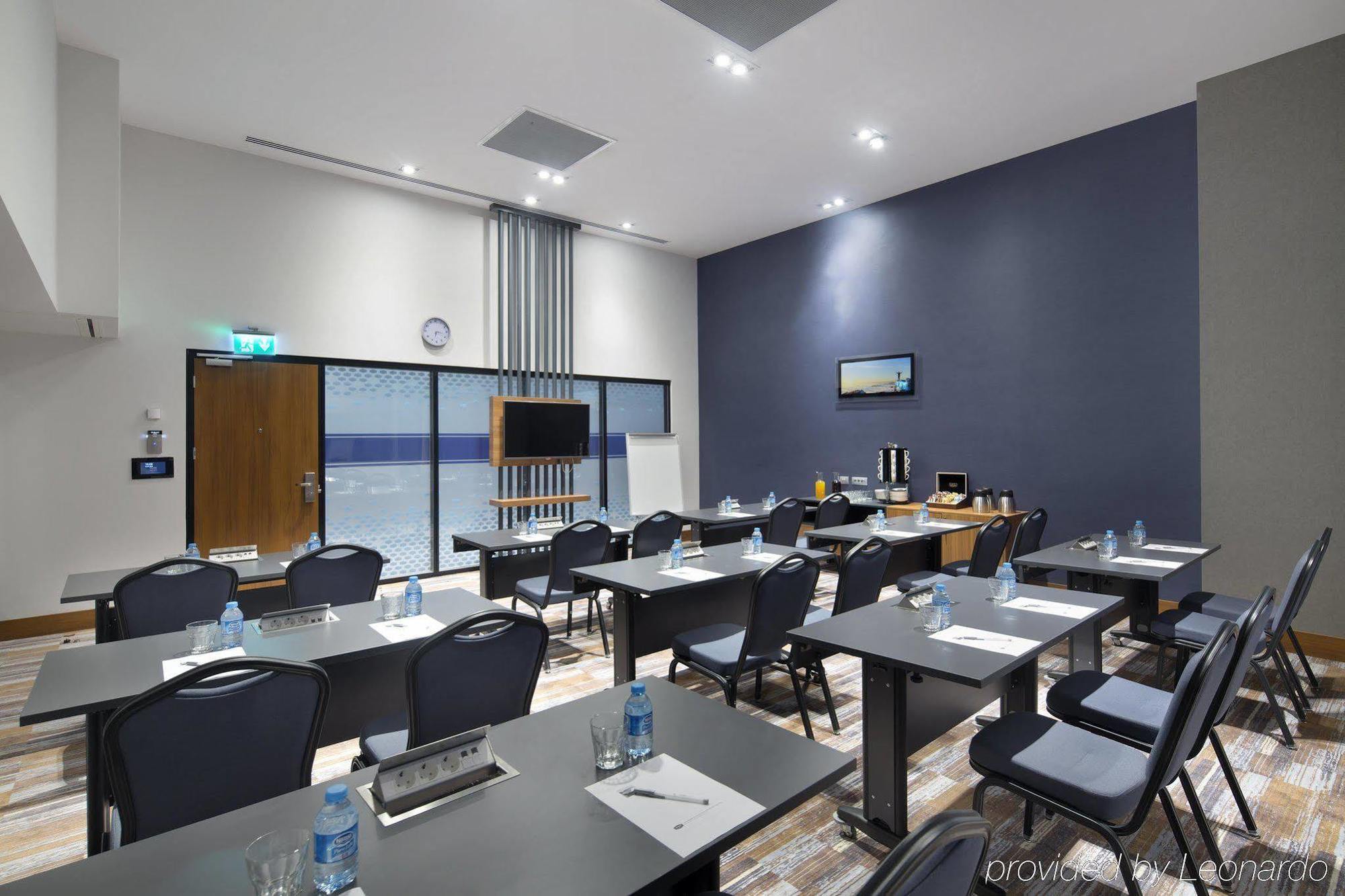 Отель Hampton By Hilton Kocaeli Symbol Экстерьер фото
