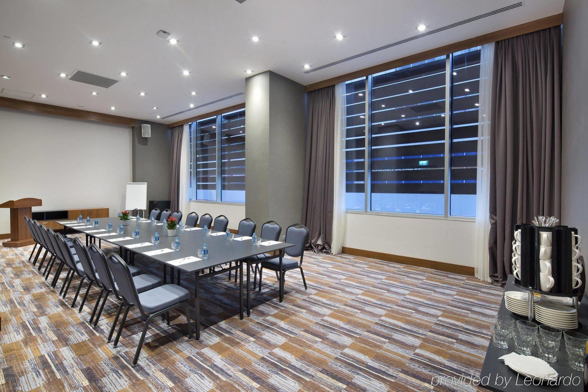 Отель Hampton By Hilton Kocaeli Symbol Экстерьер фото