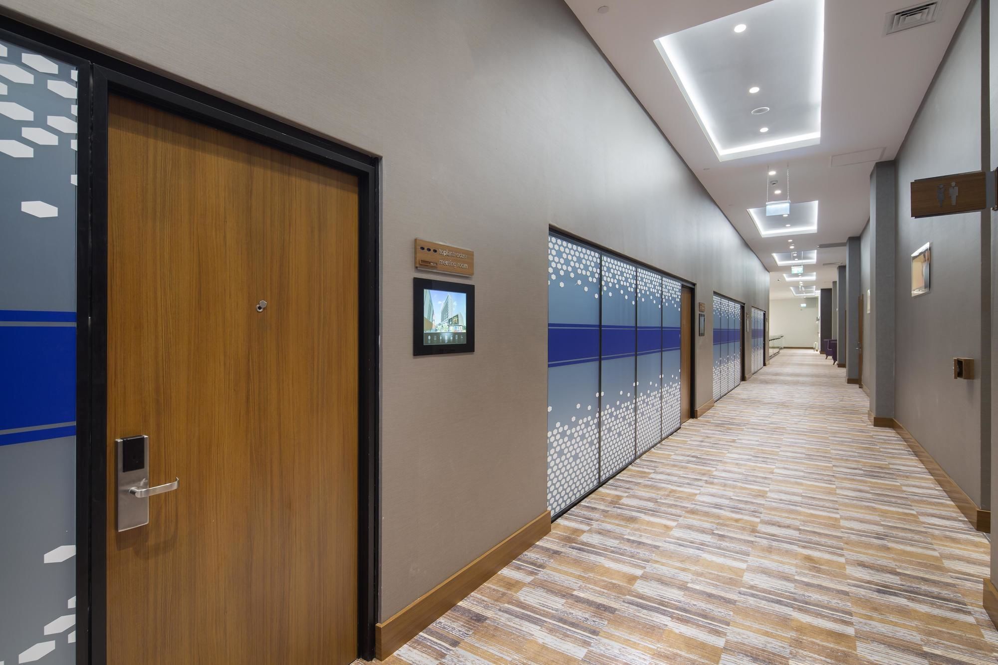 Отель Hampton By Hilton Kocaeli Symbol Экстерьер фото